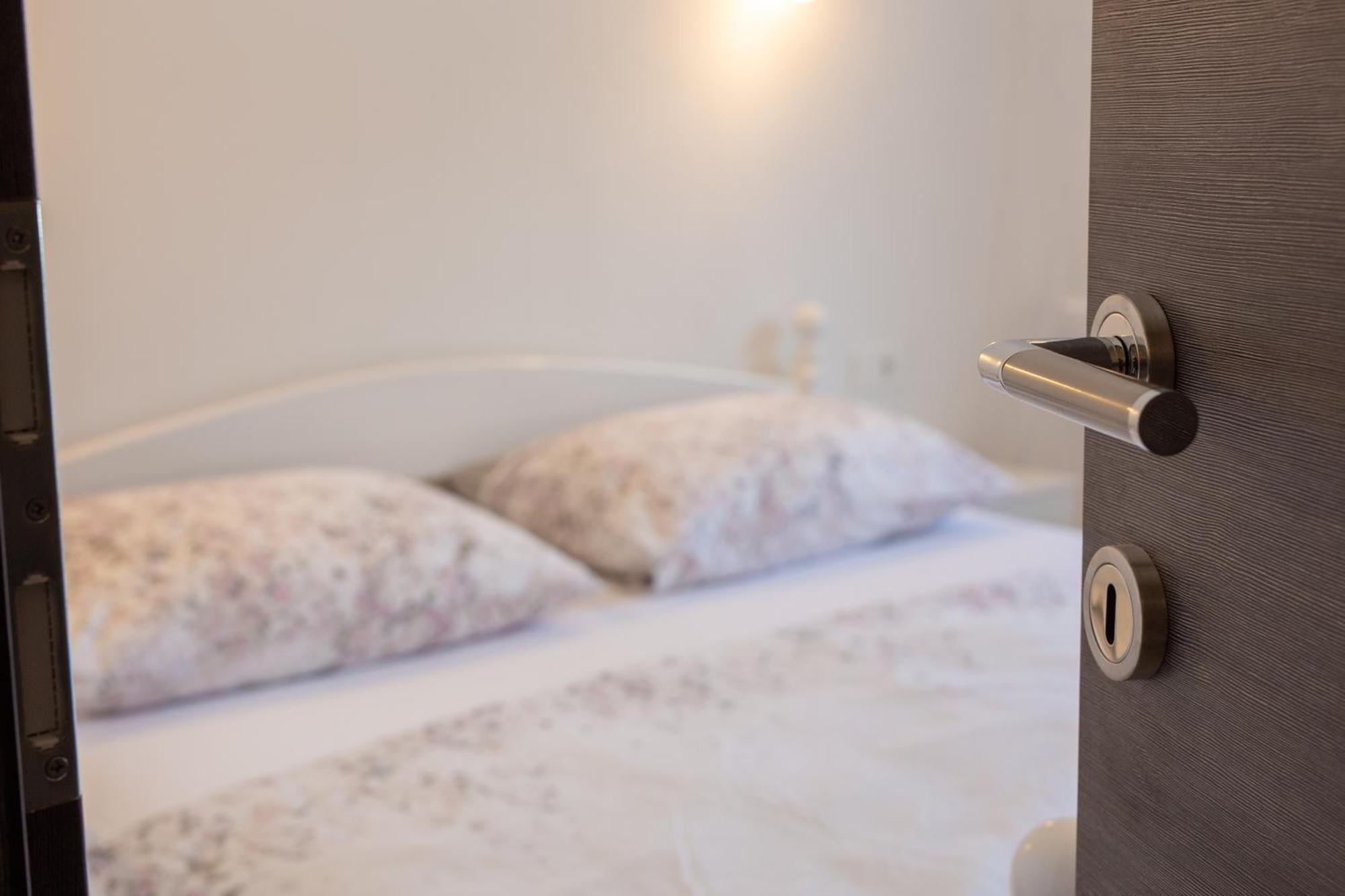 Apartments Luka Senj  Ngoại thất bức ảnh
